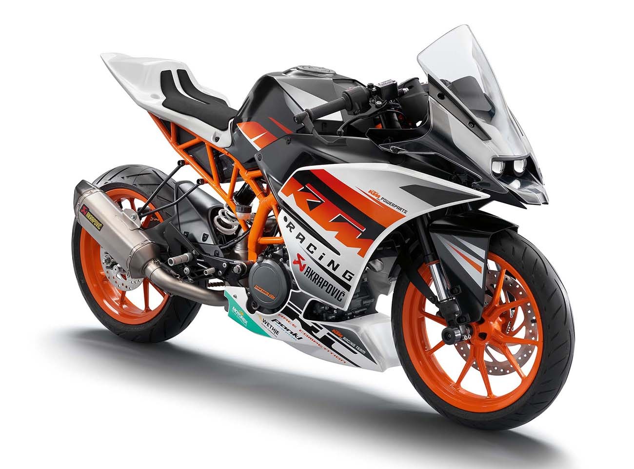 擁有KTM投注頂級賽事多年的技術DNA，RC390在車架與懸吊設定優於其他車廠的同級距對手。