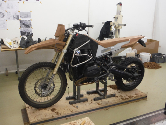 TT-3D負責進行外觀的油土模型