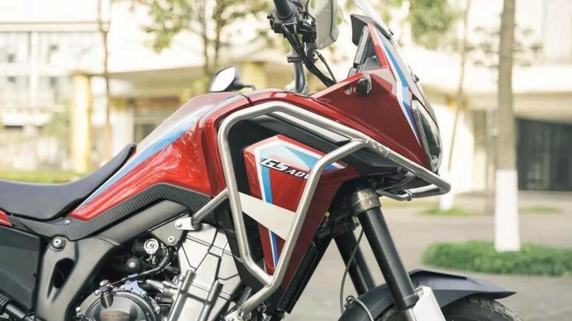 引擎使用仿製CB500系列的並列雙缸引擎,擁有48HP的最大馬力,以一般使用來說算是相當夠用