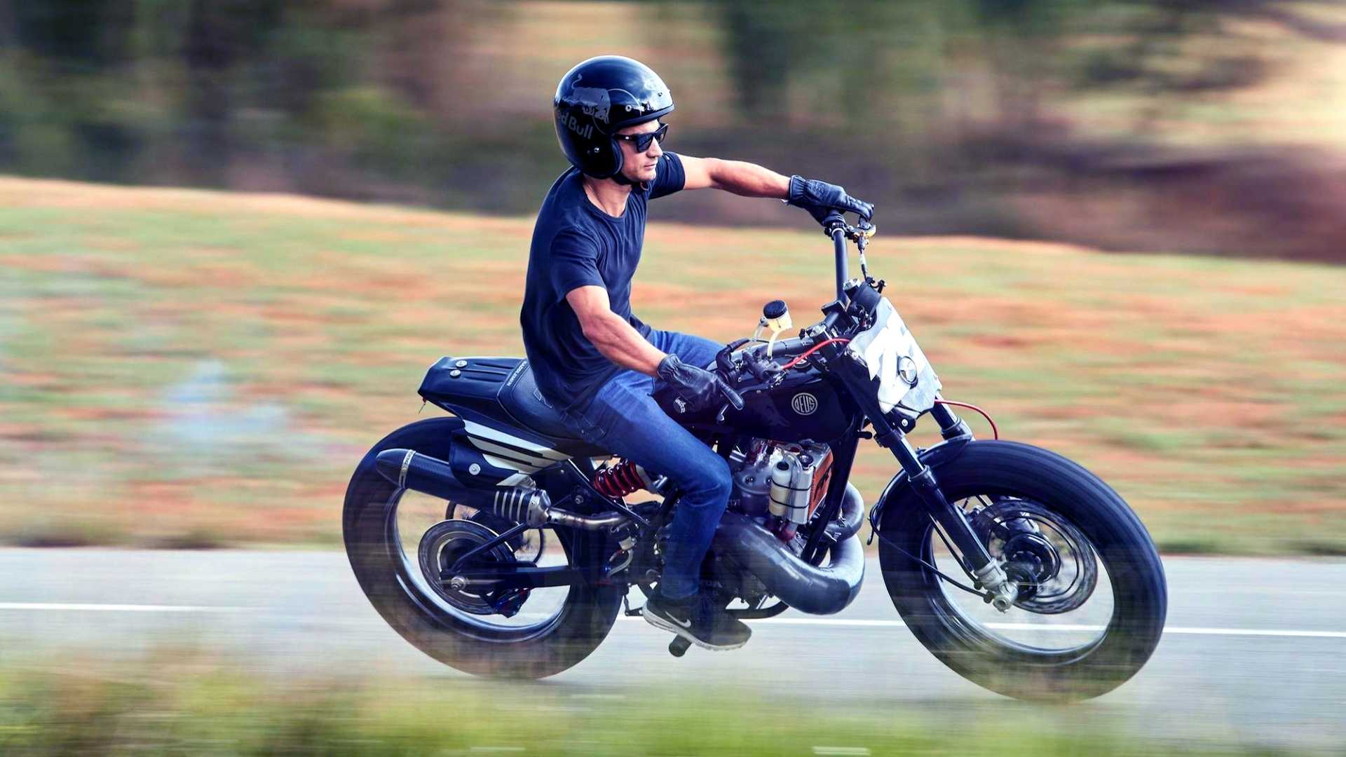 在山道上,安全比速度更重要!