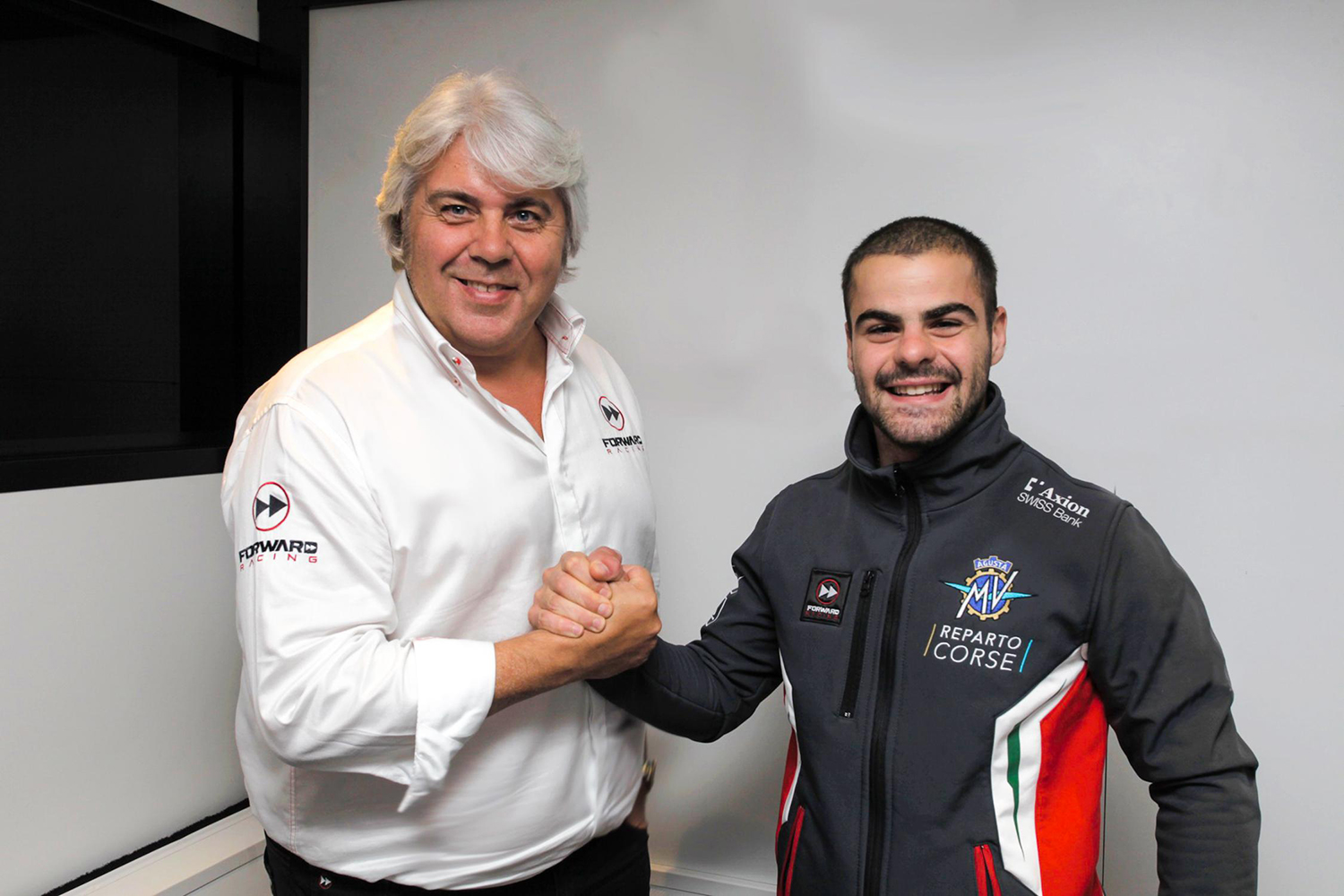 在這次的事件過後,這張照片看來格外的諷刺