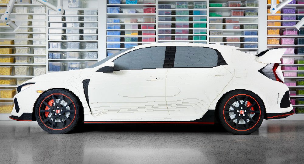 如果遠望不仔細看,還真的很難辨識出這台Civic Type R是由LEGO積木組合而成的