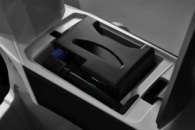 可抽換的電池，依原廠公布數據正常充放電壽命可達到五年