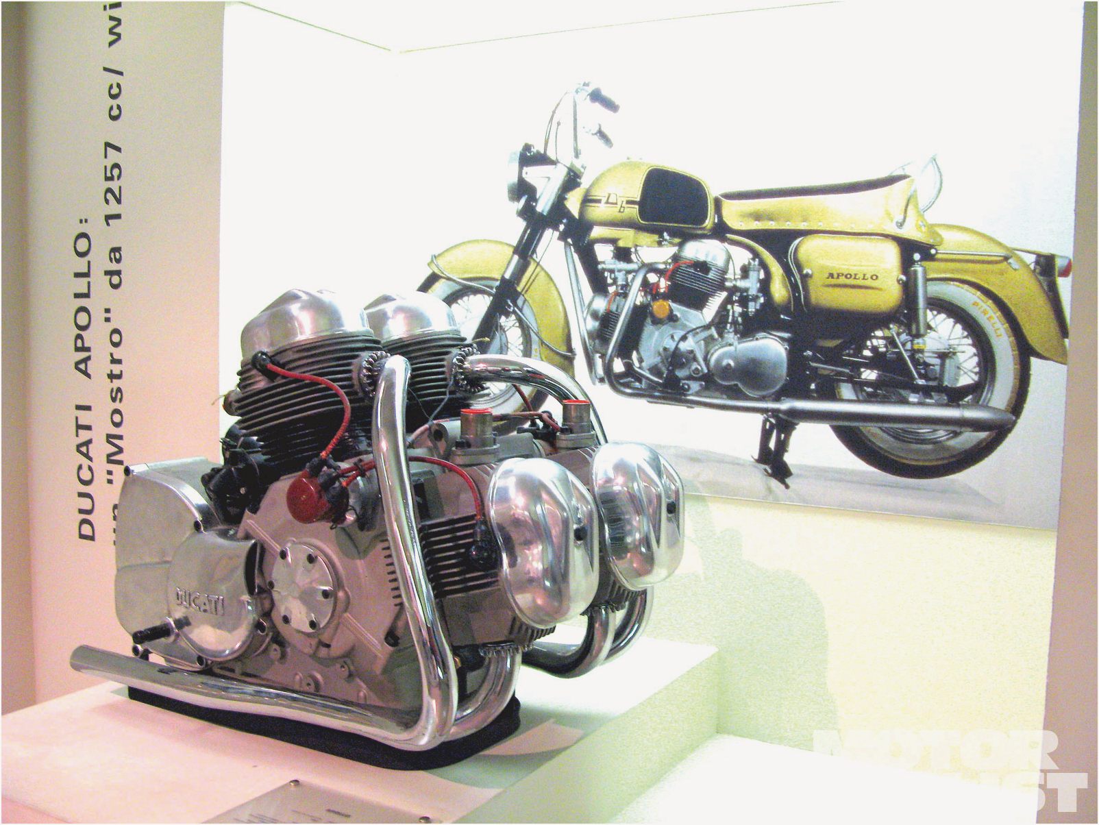 當年為了挑戰HARLEY-DAVIDSON市場所衍伸的產品DUCATI Apollo