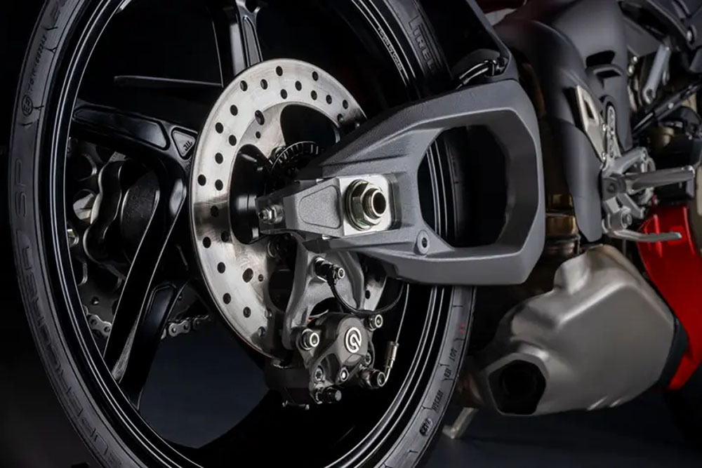 2025 Ducati Panigale V4/S搭載與Bosch合作開發的全新eCBS系統,究竟這系統有什麼作用呢?