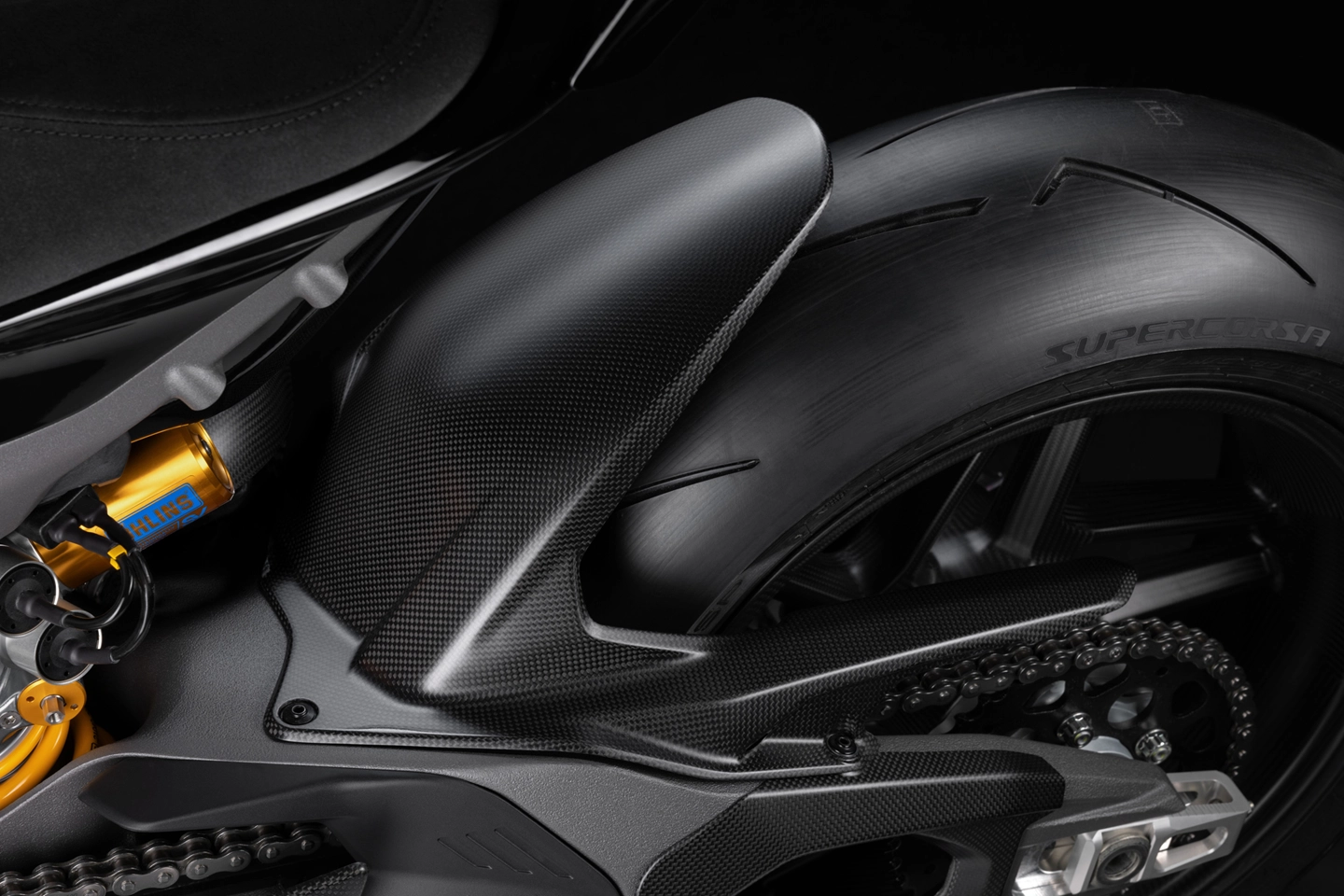 不只換換塗裝，在輪框、煞車卡鉗部分Panigale V4 Tricolore也同步升級