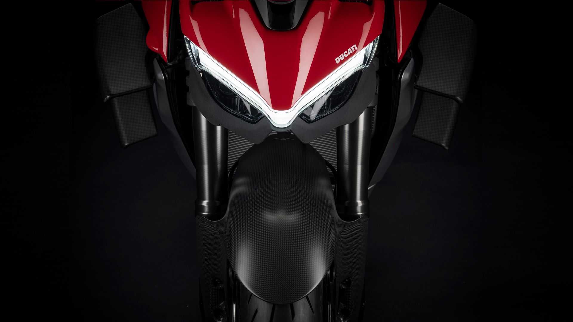 覺得Streetfighter V4塑料感太重，那全部換上碳纖維改裝配件吧！