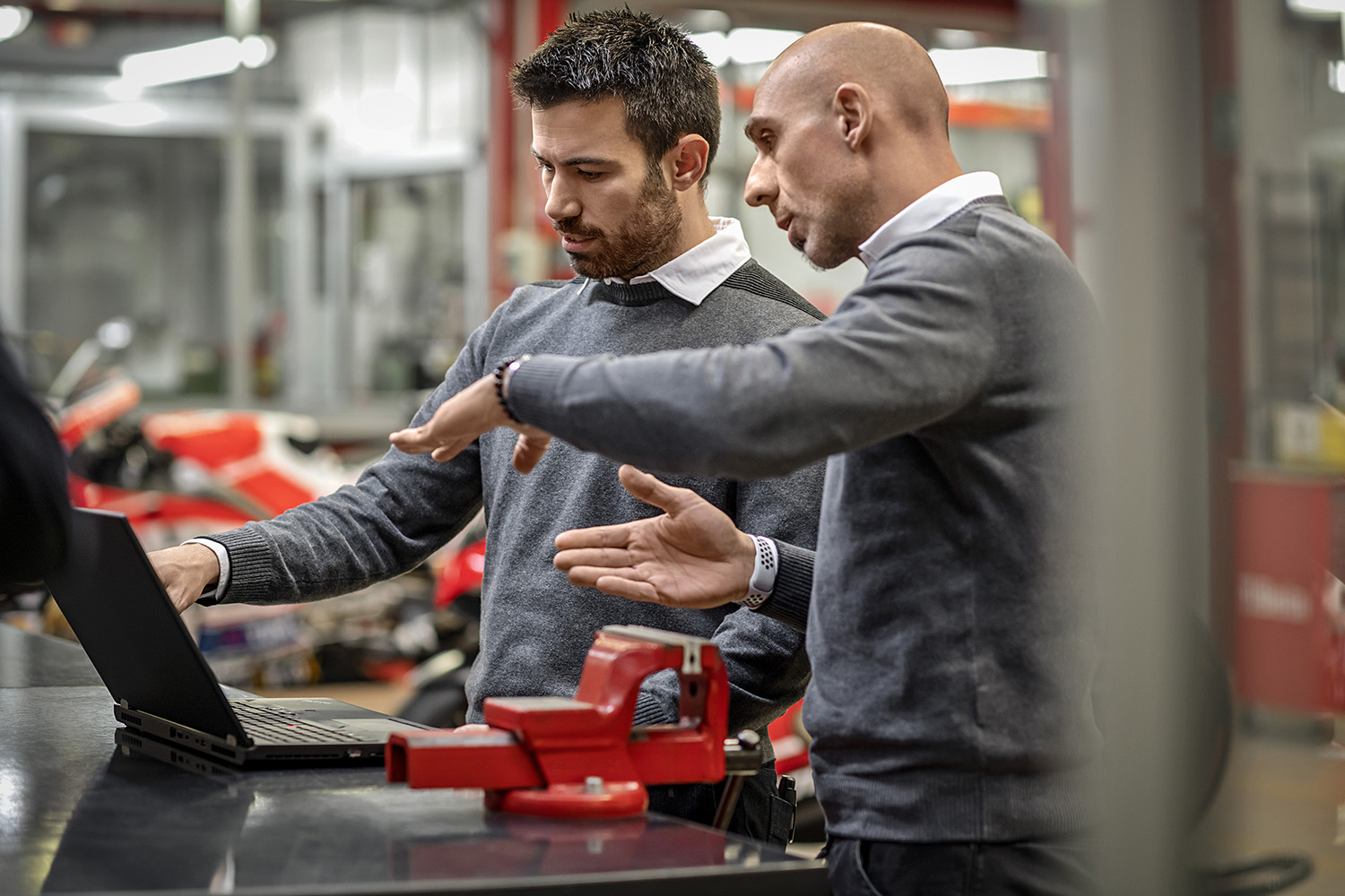 為了讓Superleggera V4能完整釋放強大性能，PIRELLI採用最強、最先進的技術打造專用原廠配胎