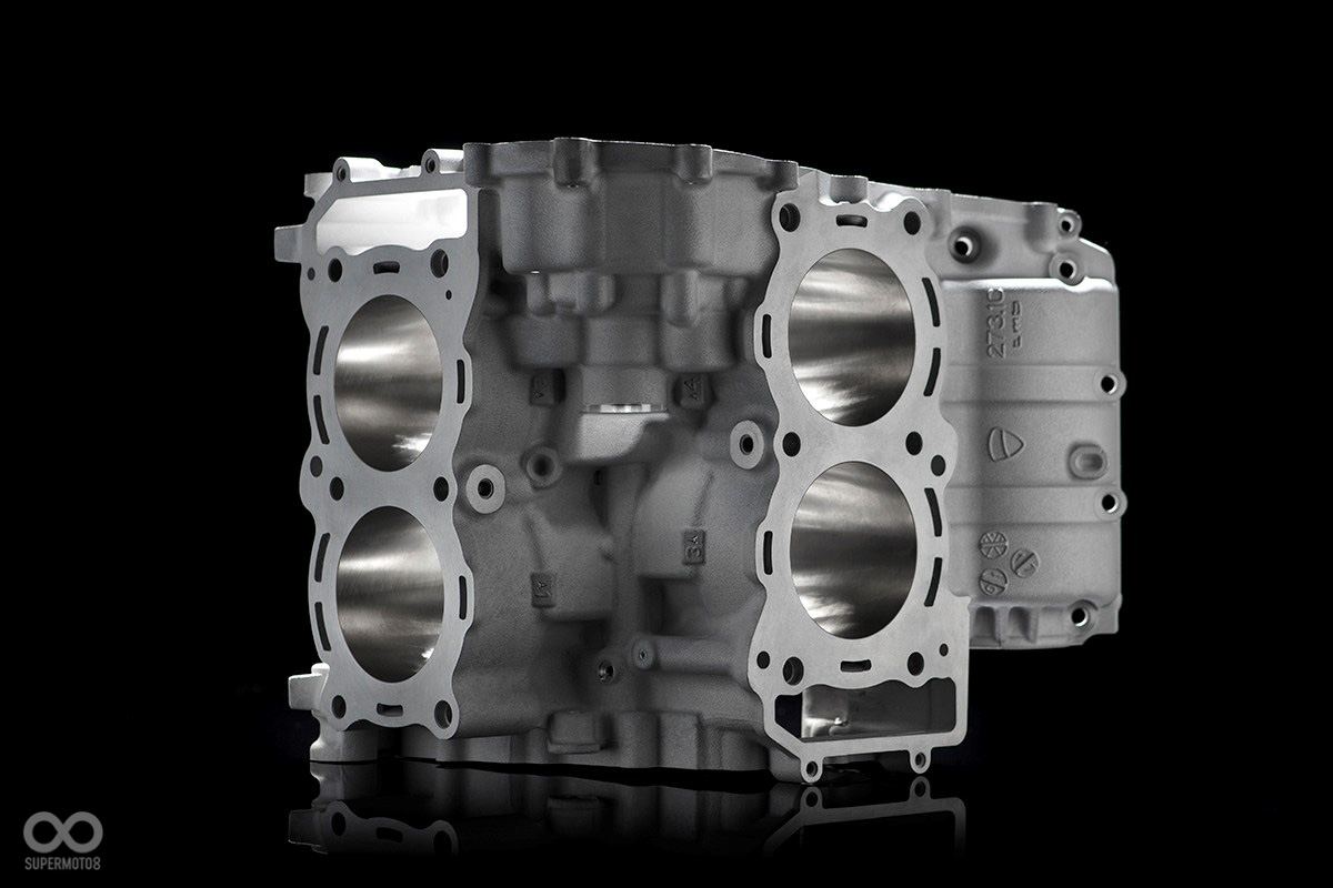 引擎的夾角維持在經典的90º,並且採用鋁所鑄造而成