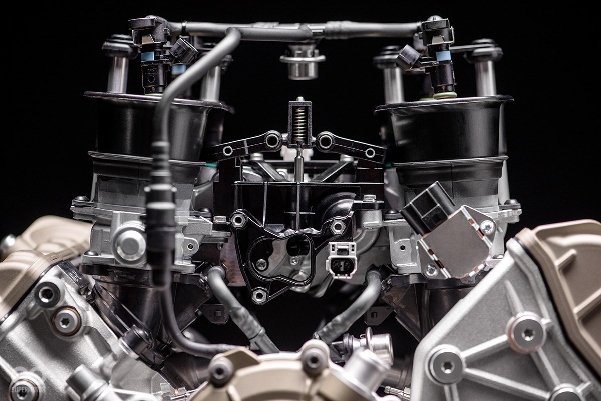 導入可變進氣岐管與雙噴油嘴技術，讓這顆引擎無論在低轉還是在高速都能夠保有優異的動力表現