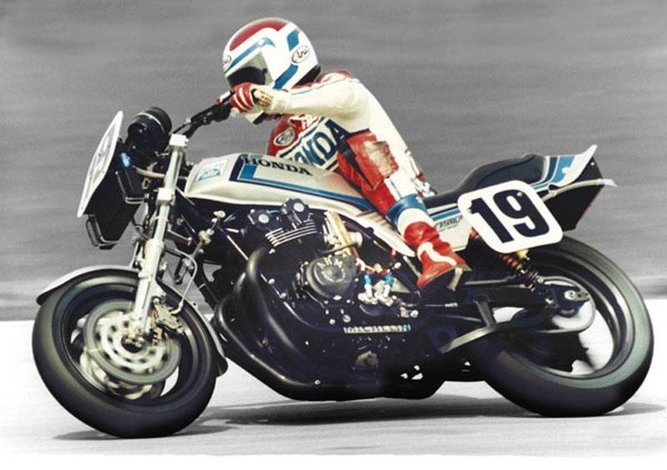 該彩繪是美國名車手Freddie Spencer 在1982 DAYTONA Superbike 賽事中獲勝的塗裝，他當時的坐騎為CB750F