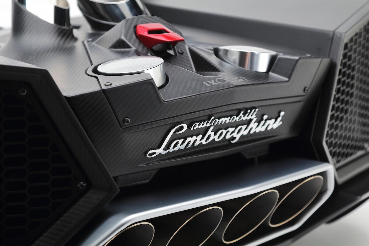 400W高中音擴大機以及200W重低音擴大機,聲浪就如同Aventador LP 750-4 SV般帶來驚人的震撼力