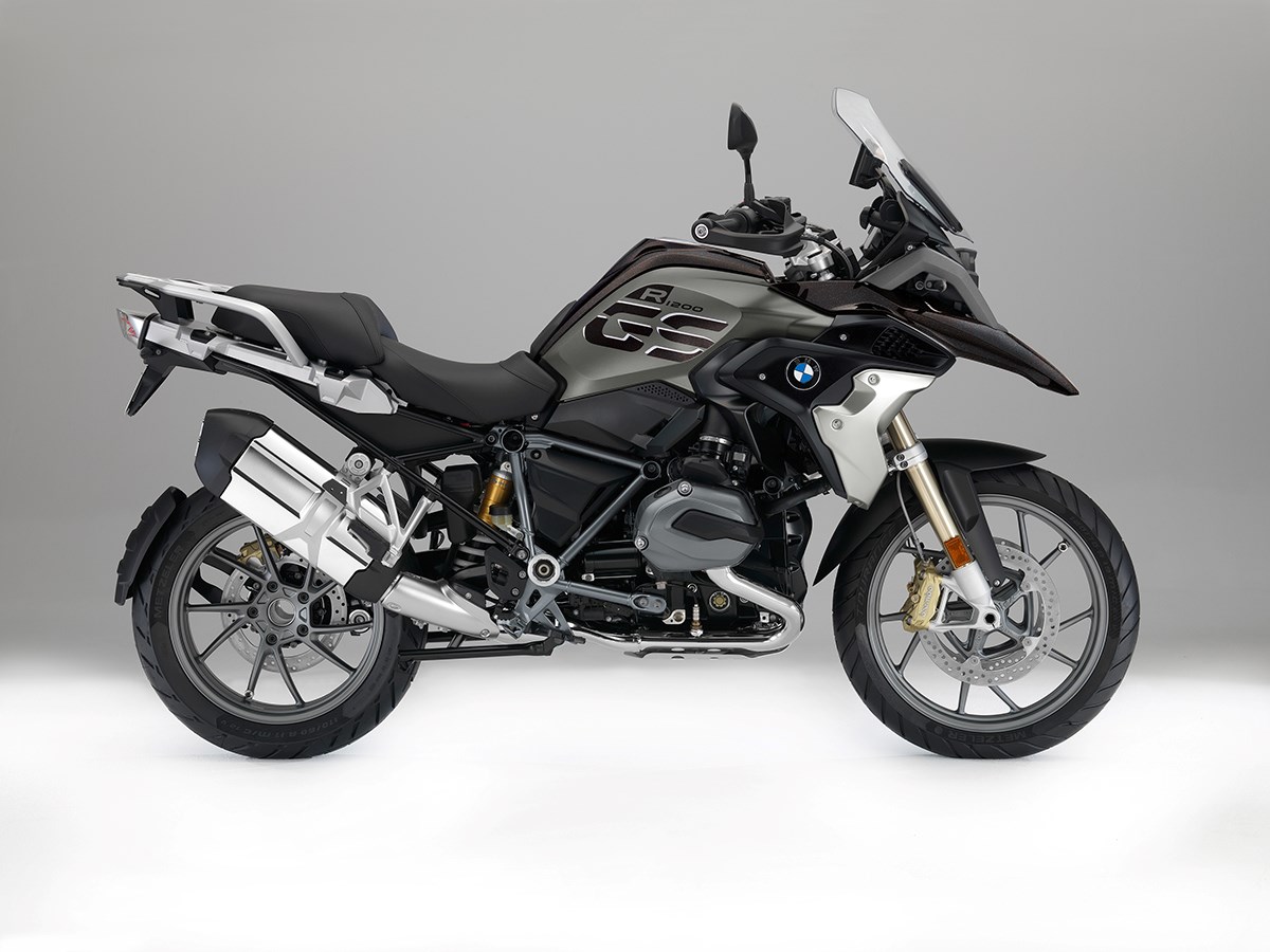 今年會發現很多車款為了因應歐盟最新的環保法規,BMW G1200GS Exclusive的排氣尾管也加大體積