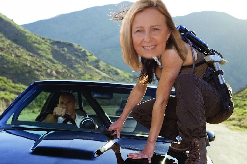 Debbie Evans不只做機車特技替身,更會參與特技動作替身的工作