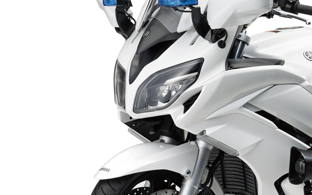 車頭與車側也需要根據電系、警用擴音器以及支架等進行改裝