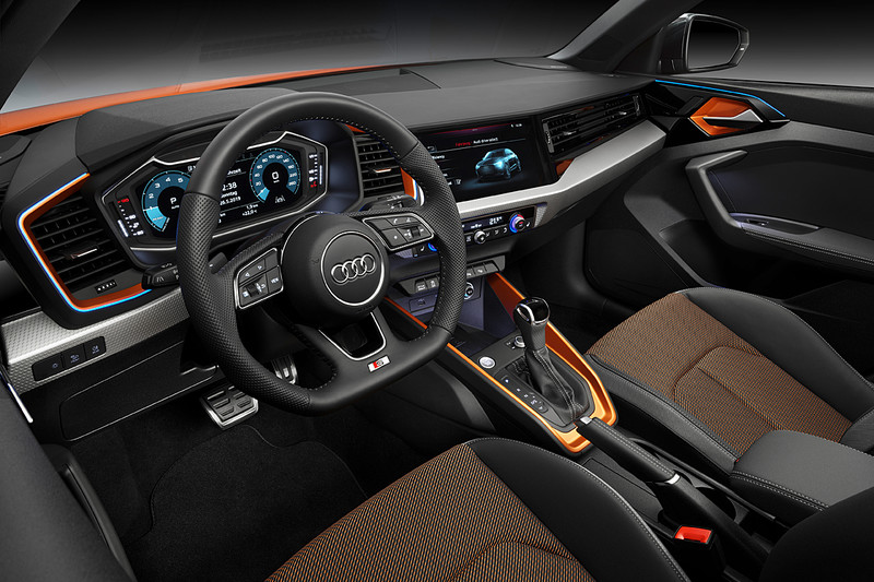 A1 Citycarver換上10.1 吋MMI+中央娛樂系統與數位儀表，與先前的對稱式風格相當不一樣