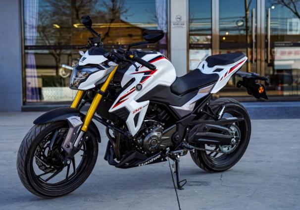 SUZUKI的中國合作夥伴豪爵準備發表DR300雙缸街車