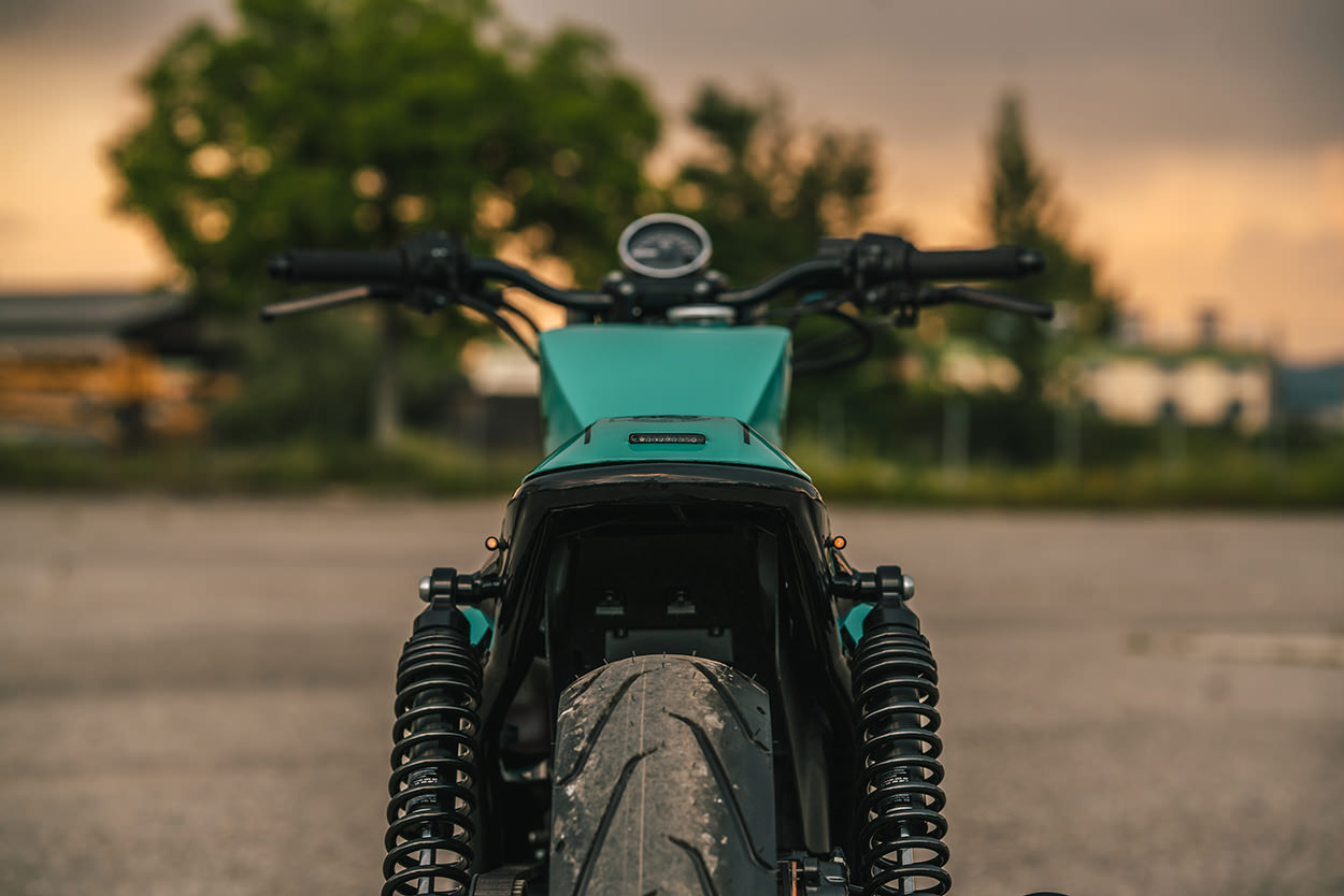 車上的燈具也一併縮小化,外觀更簡單流暢