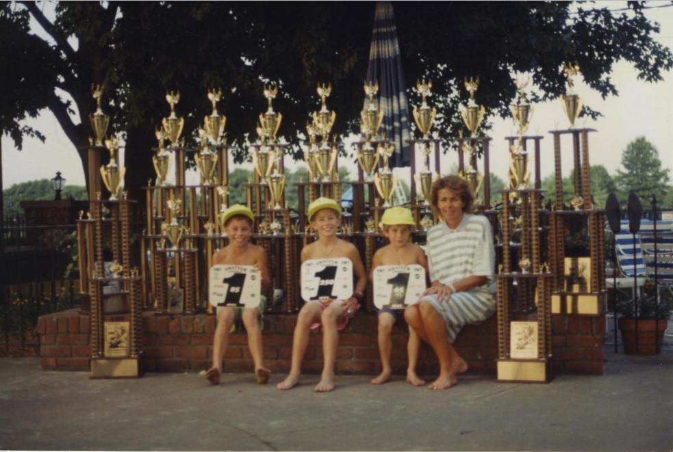 Hayden 三兄弟是後來持續比賽的幾個人,兩位姊妹中途改接觸其它較為傳統的體育項目,在父母的細心照料下,五人皆完成基本高中學業(左-Nicky Hayden,右-母親Rose Hayden)    Photo:nickyhayden.com