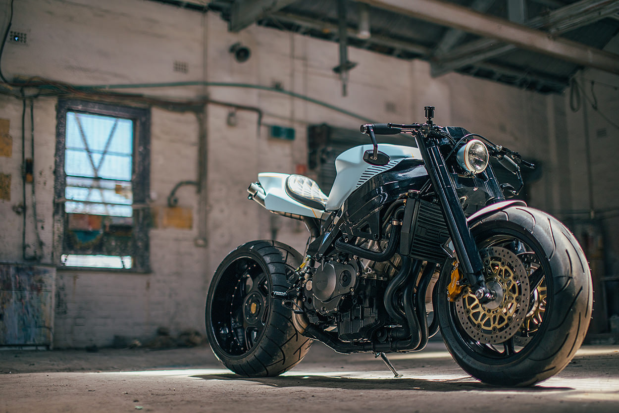 幾個月前我們曾介紹過一台以CBR954 RR 改裝而來的streetfighter ”Angry Bird”，就是出自Wenley 之手