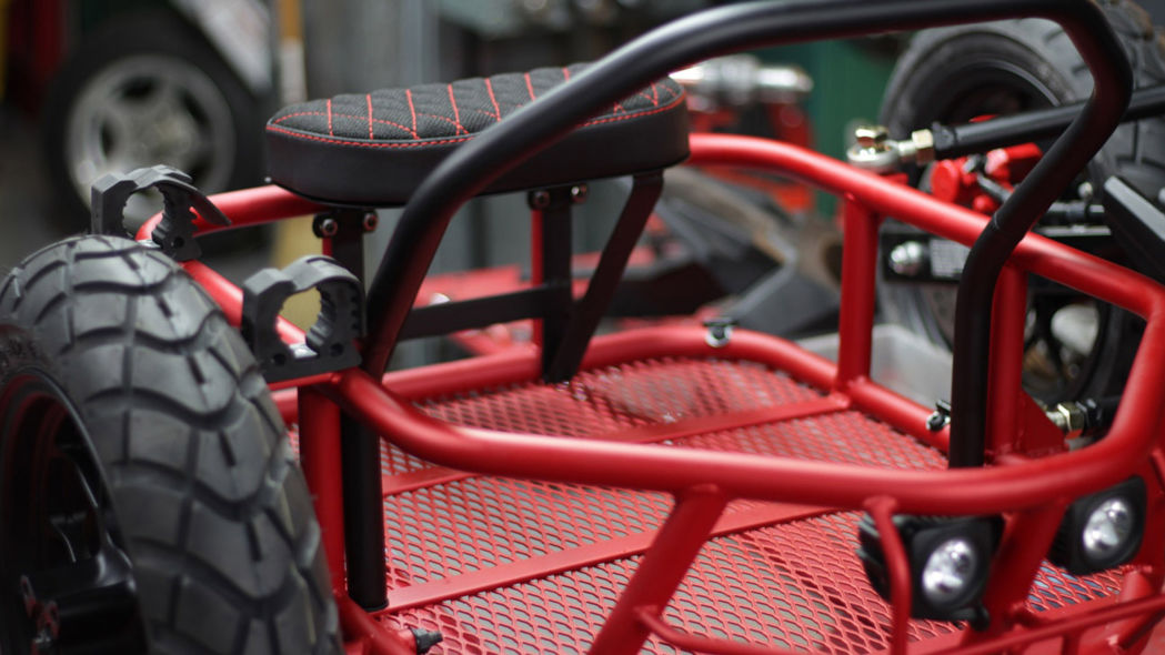 坐墊、握把和置物箱則是選配