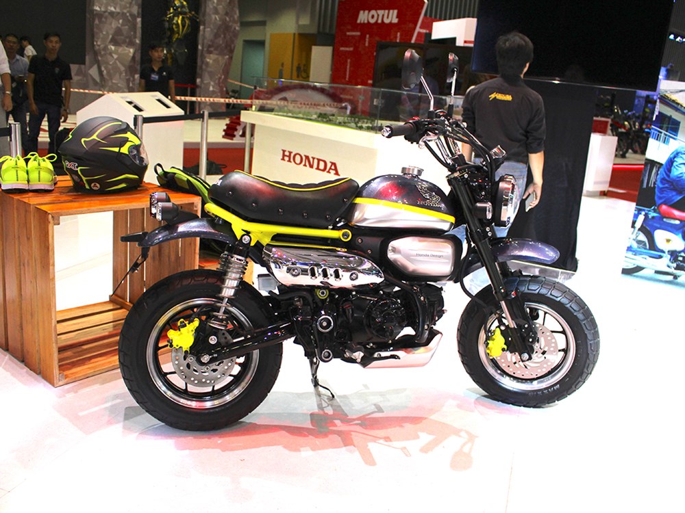 為了更符合舊款的復古味,後搖臂改由圓型鋼管製成,後避震一併換為雙槍形式,漆上螢光黃的副車架也與MSX 不同