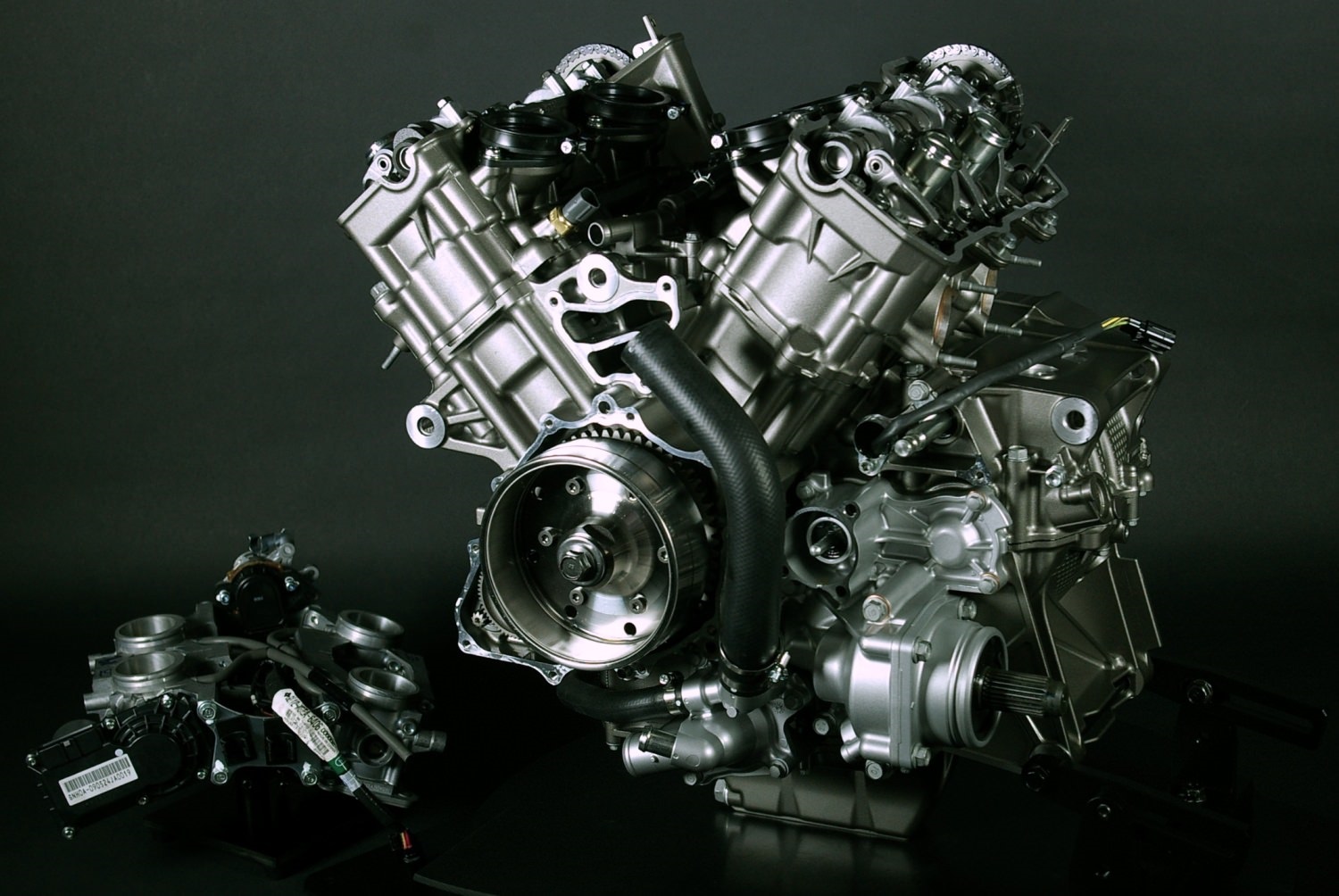 HONDA VFR1200 上也有Unicam,替龐大的引擎減去一些體積和重量