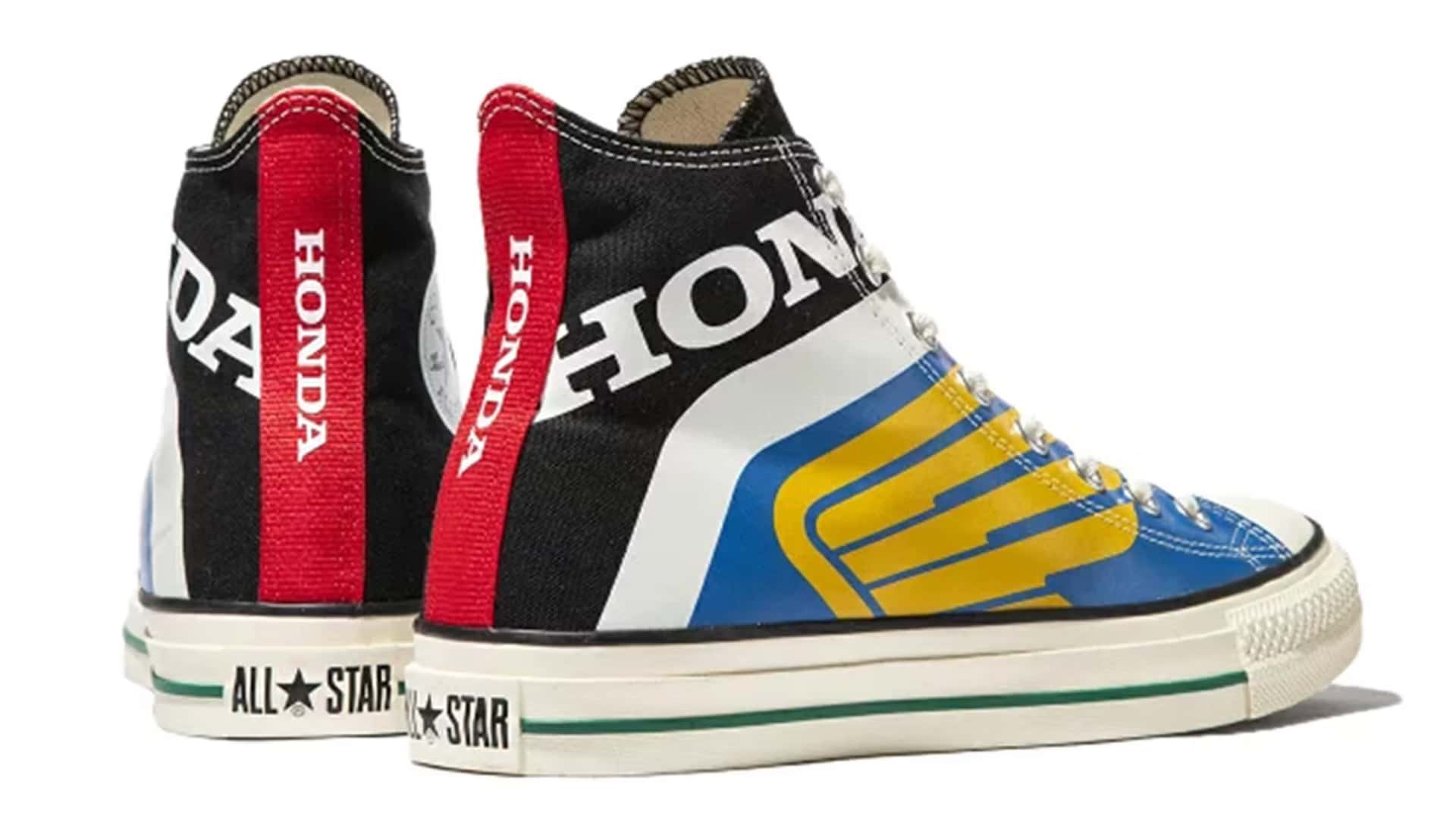All Star Honda RS HI Black看起來比較高調，鞋身上也有Honda翅膀Logo和字樣點綴