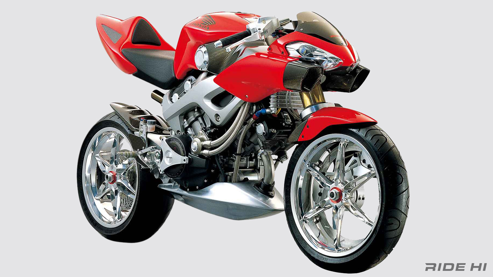 HRA研發團隊期望透過XAXIS的新穎造型,打破過往頂級性能車都是整流罩仿賽的刻板印象,提供車主另一種極致的操駕樂趣體驗