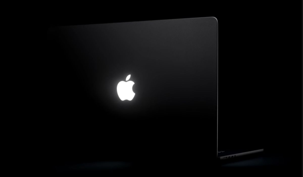 螢幕觸控的 MacBook Pro,背後的蘋果Logo久違回歸發亮設計
