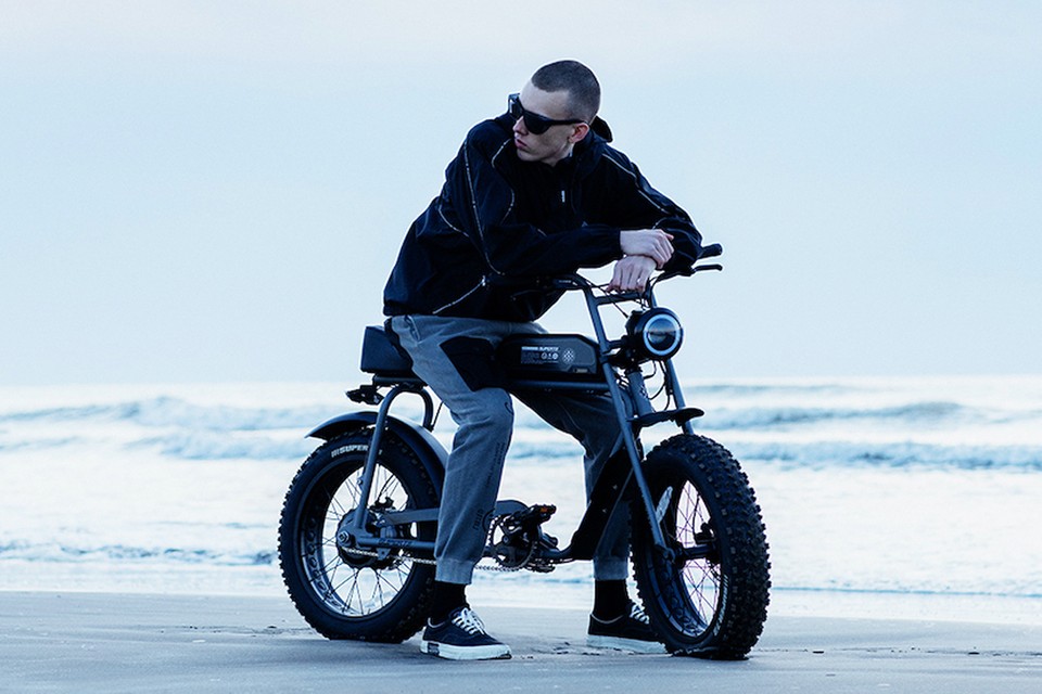 過去SUPER73也與瀧澤伸介所主理的NEIGHBORHOOD以極高人氣的款式 SG-1 為藍本推出聯名款