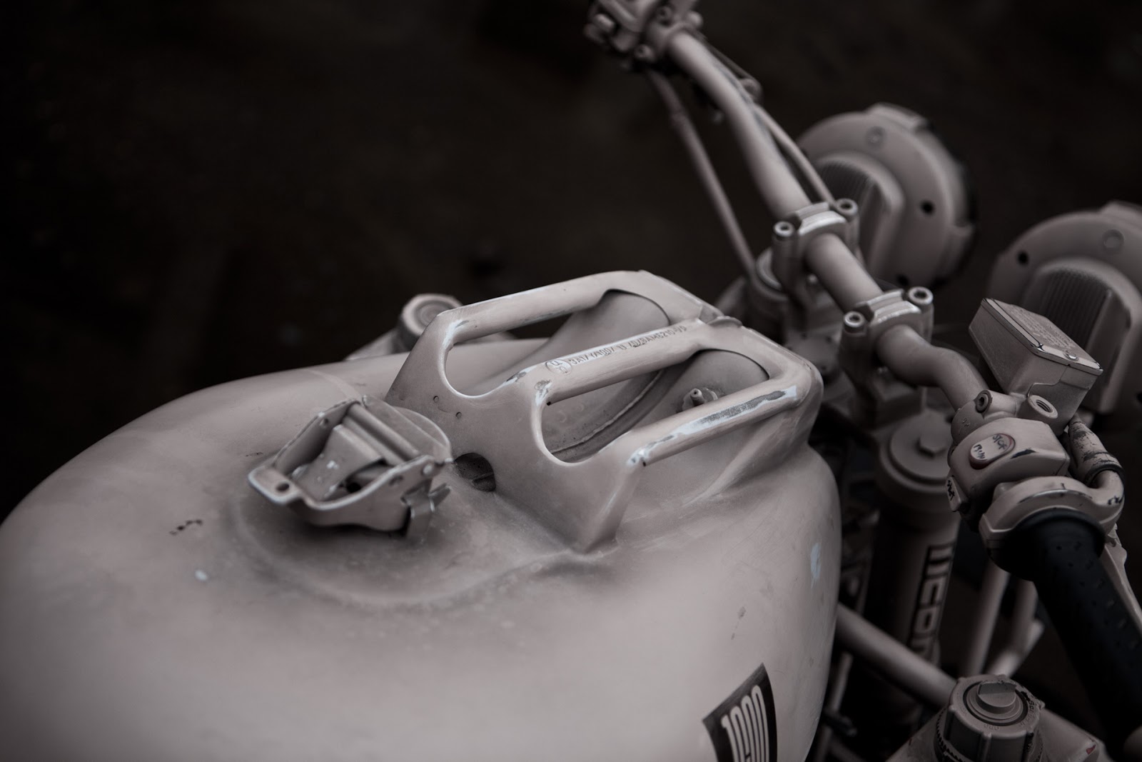 油箱上的扣環，可以掛載各種裝備成為小型戰鬥車