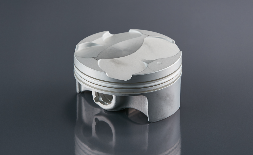 最大的不同在於引擎進排氣門加大,燃燒室與活塞都再度修正