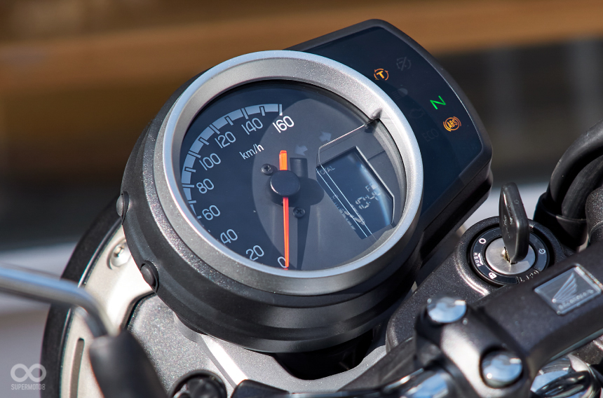 日本販售的GB統一使用無藍芽功能的數位+指針儀表