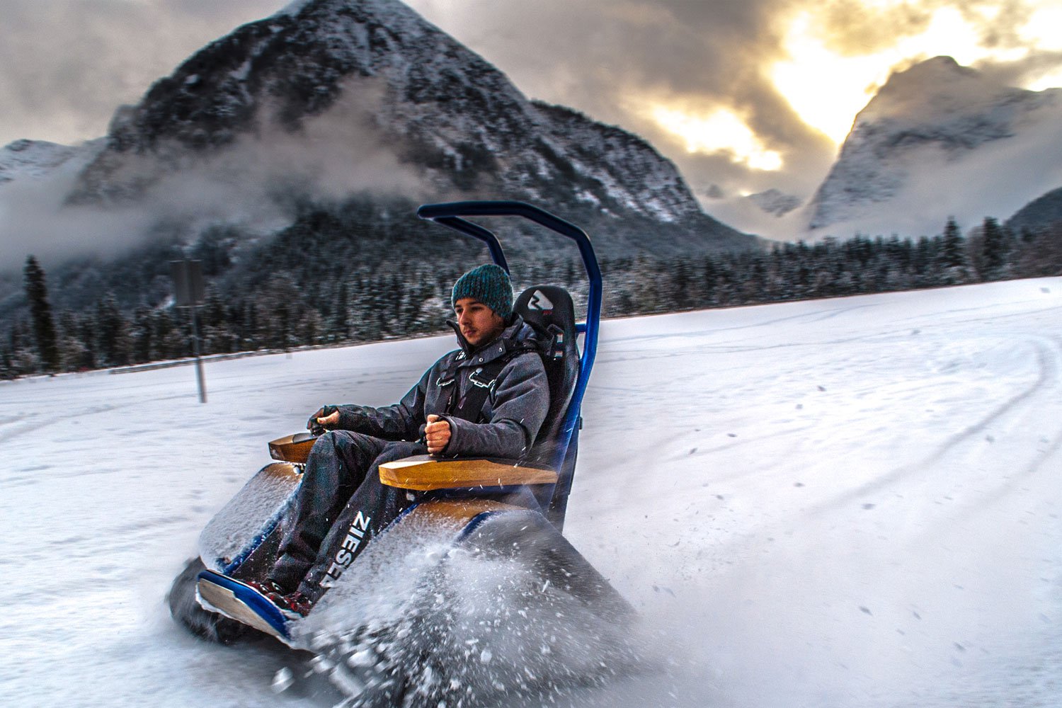 在雪地中依舊能安穩的高速奔馳,只有履帶車才能辦到了