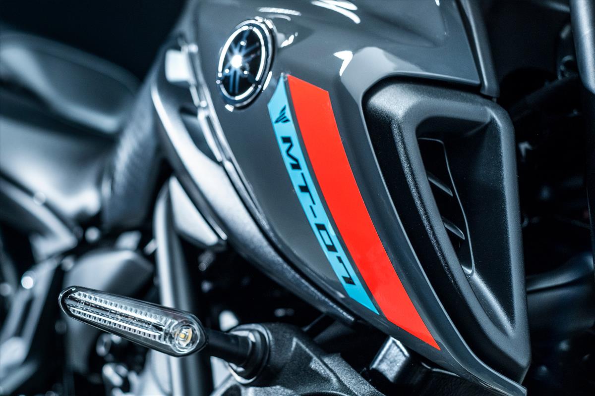 和MT-09相似的家族化車身線條