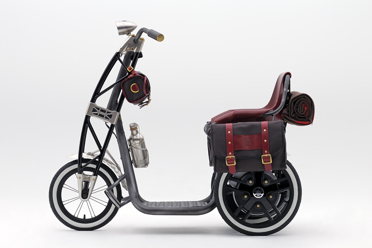 除了傳統的腳踏位置之外,Yamah也在車架前方加入了腳踏,在騎乘姿勢上創造不一樣的風格