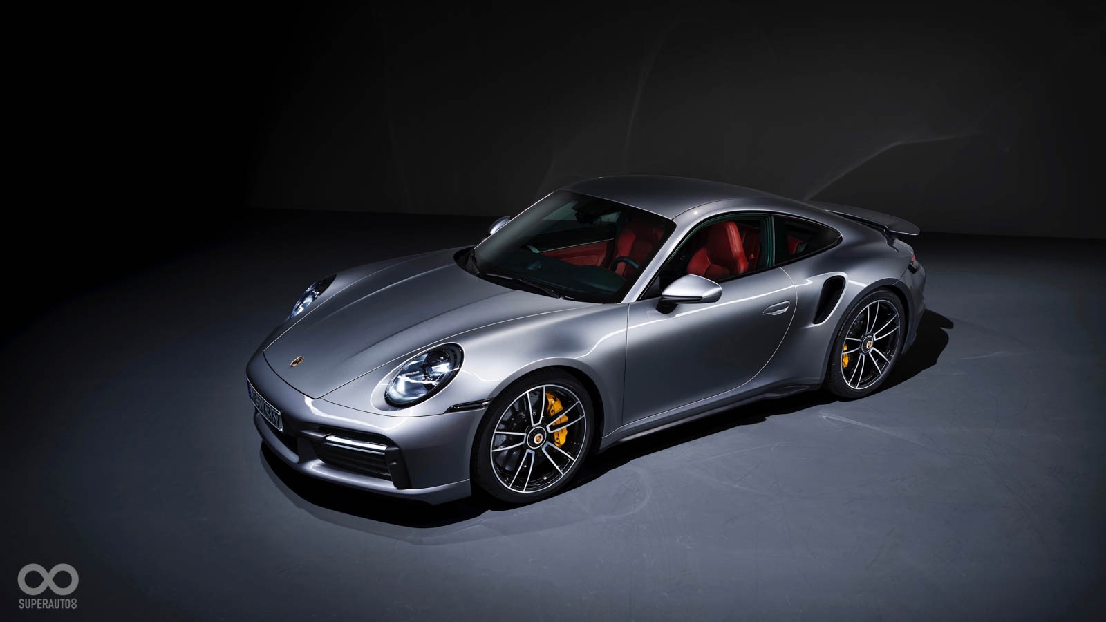 2020 911 Turbo S 售價為Coupé版216,396歐元、Cabriolet敞篷版229,962歐元