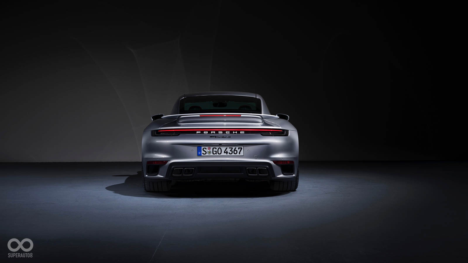 外觀沒有太大改動,僅換上更大的前進氣孔、車身寬度增加、後擾流板加大