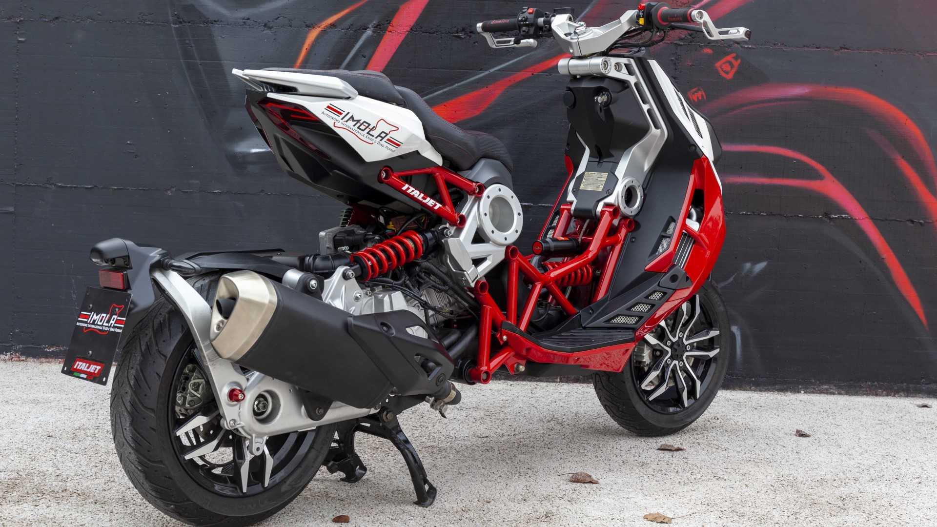 Italjet Dragster獨特的車身設計，讓人過目不忘