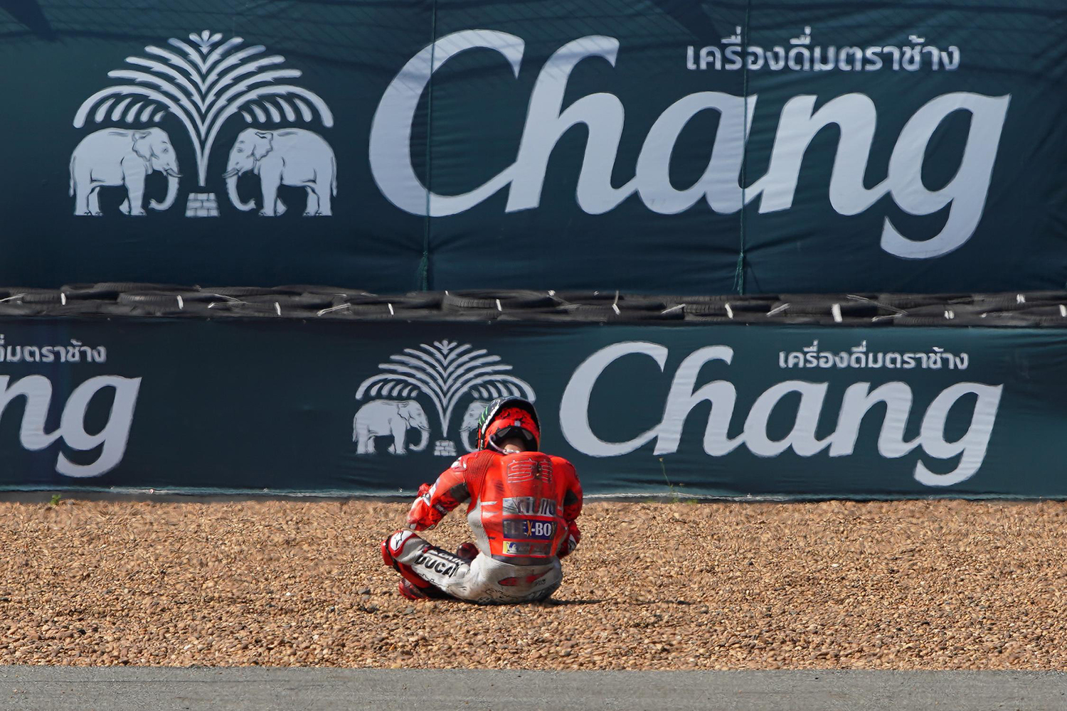 Lorenzo在泰國站High Side造成的手腕傷勢不如預期的樂觀,也因此被迫退出日本以及澳洲站,目前Lorenzo已經回到歐洲進行治療,期望能在雪邦站回歸