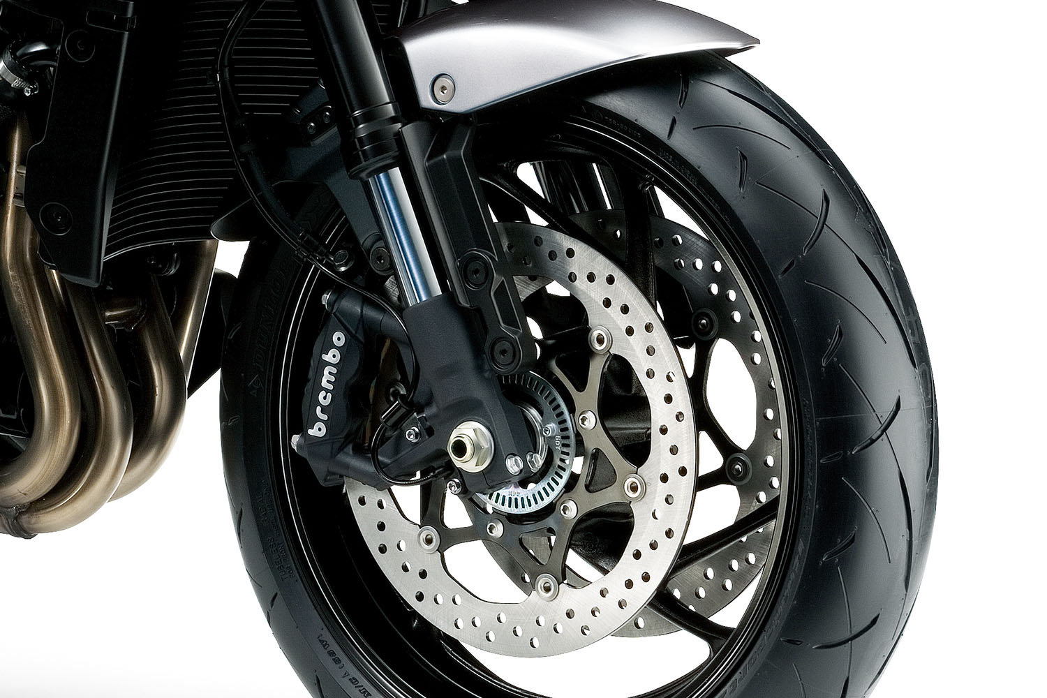 KYB的倒叉配上Brembo的輻射卡鉗，KATANA在操控性上應該會表現得非常不錯