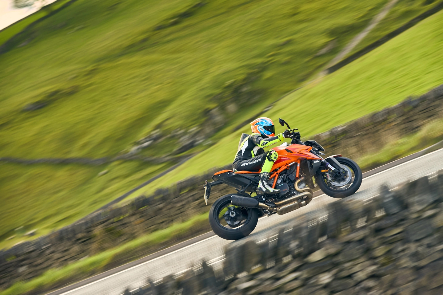 隨著越來越多國家採用噪音科技執法,騎士們也面臨被開罰的危機