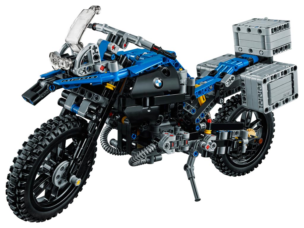 這輛由LEGO(樂高)製作的縮小版BMW R1200 GS成為會場上另類焦點