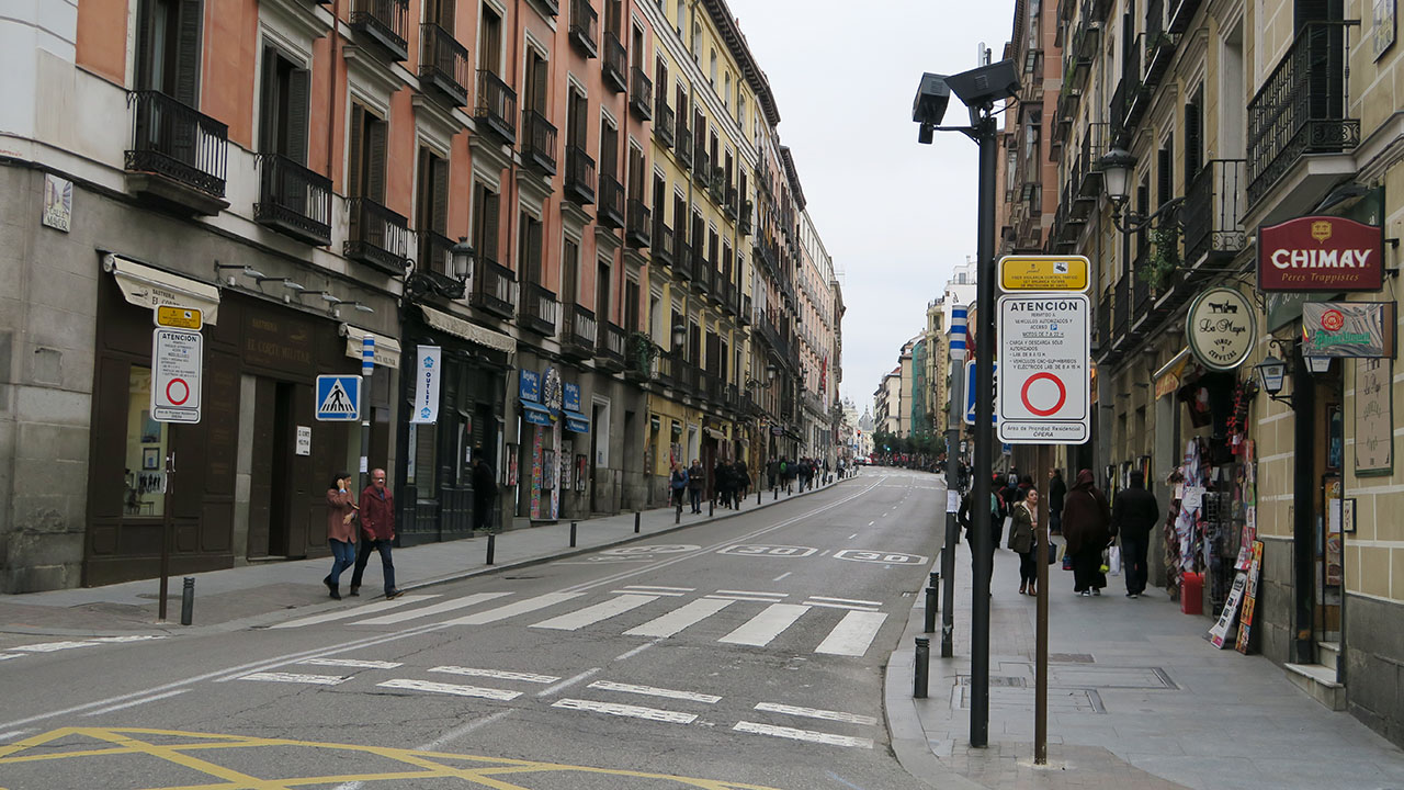 減少了車輛進入的街道,更能夠吸引路人進入,同時也能替周邊的商家帶來商機