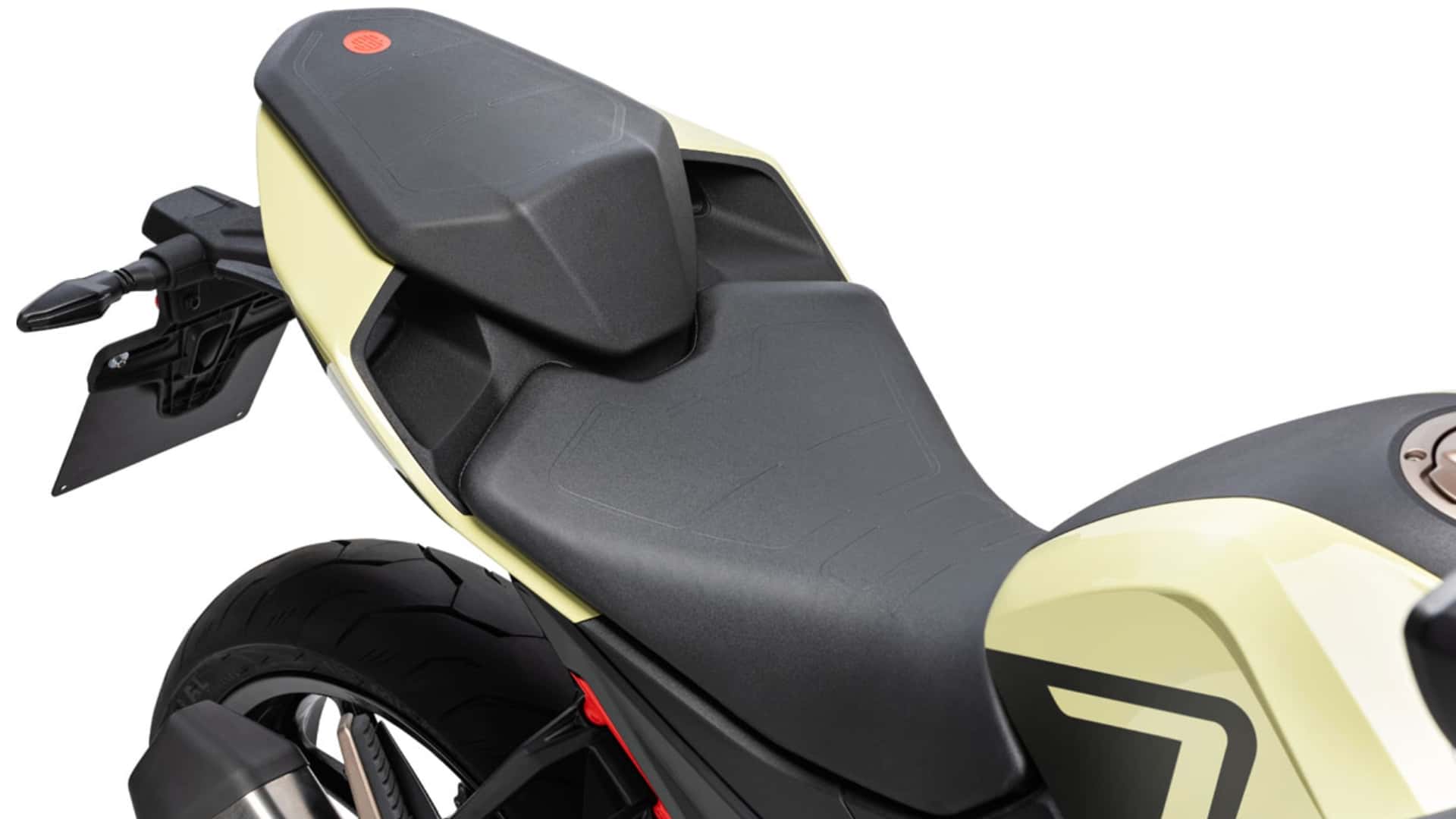 雙層式的坐墊設計,賦予N250/N300相當熱血的視覺