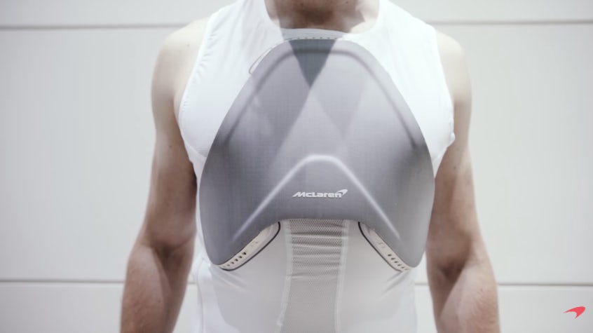 護具的主要功能在於保護內臟，避免遭受強大撞擊而受傷