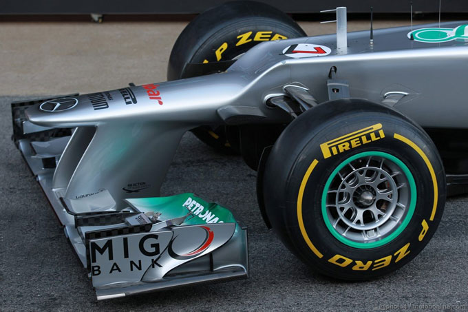 2011 年 Mercedes F1 賽車上也導入類似效果的“W-duct”系統
