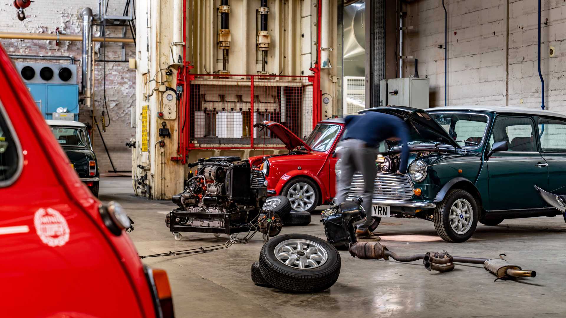 Mini原廠會替車主保留拆除下來的燃油引擎並封存，讓車主日後仍可換回燃油動力