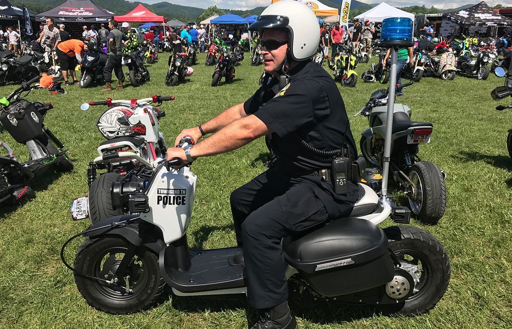 為了慶祝小車狂歡節邁入第三年，MNNTHBX還特別打造了一台特製的HONDA Ruckus給當地的警長Kevin Condee，來表達狂歡節與當地社區的緊密連結與友好關係，以及感謝。